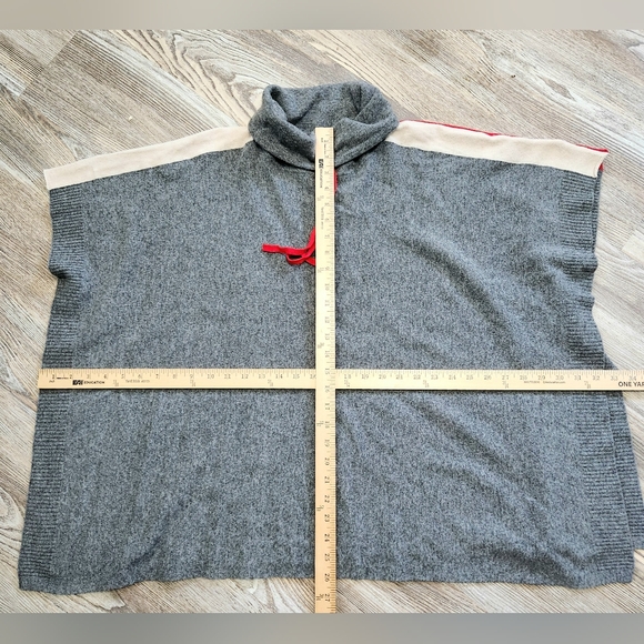 Tahari One Size Wool Cashmere Cowel Neck Pullover Poncho Sweater Grey Red Stripe - Picture 6 of 8